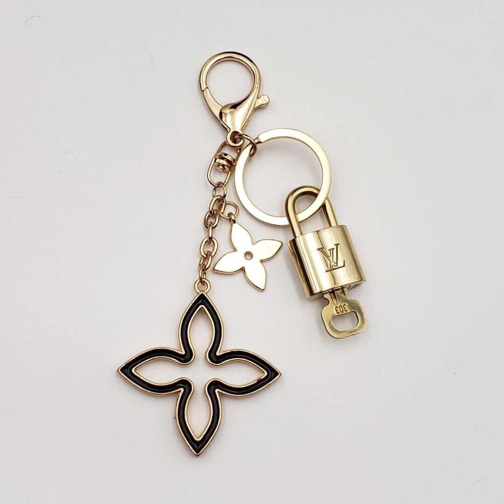 Louis Vuitton Authentic Gold Padlock 🔑 Key + Stylish Bag Unbranded Clover Charm - Picture 5 of 9